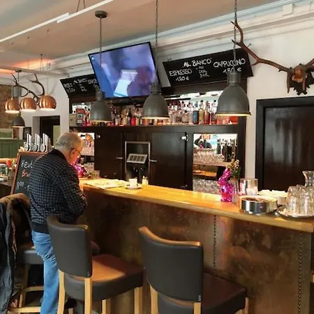 Corso, & Cafe, Garni *