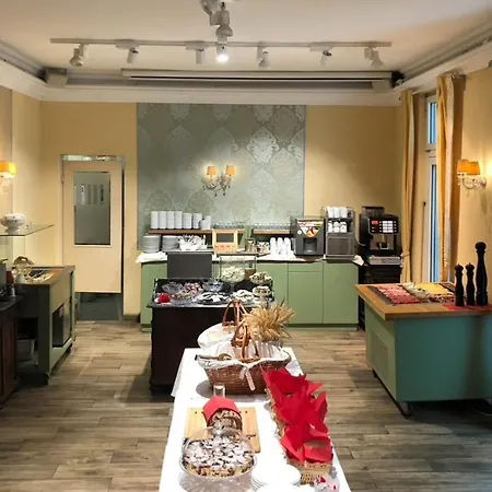 Corso, & Cafe, Garni