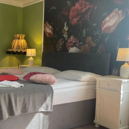 Corso, & Cafe, Garni *