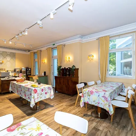 Corso, & Cafe, Garni