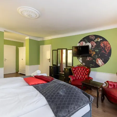 Corso, & Cafe, Garni Hotel Pressbaum