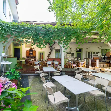 Corso, & Cafe, Garni *