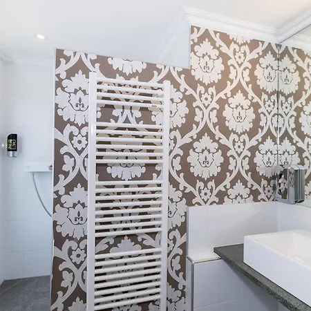 Corso, & Cafe, Garni