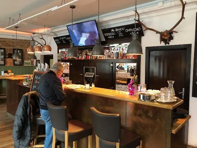 Corso, & Cafe, Garni *