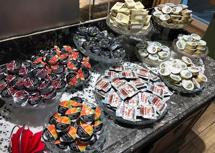 Corso, & Cafe, Garni Hotel Pressbaum