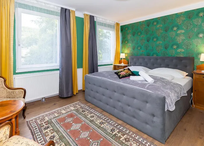 Corso, & Cafe, Garni *