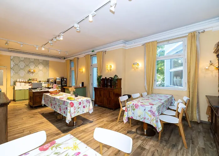 Corso, & Cafe, Garni