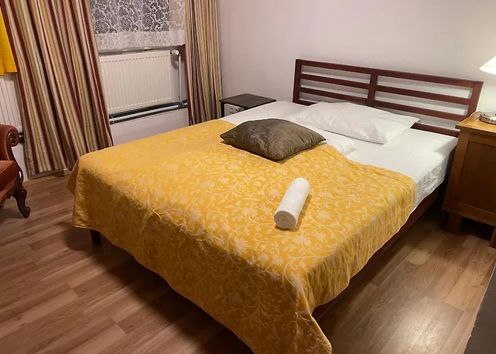 Corso, & Cafe, Garni *